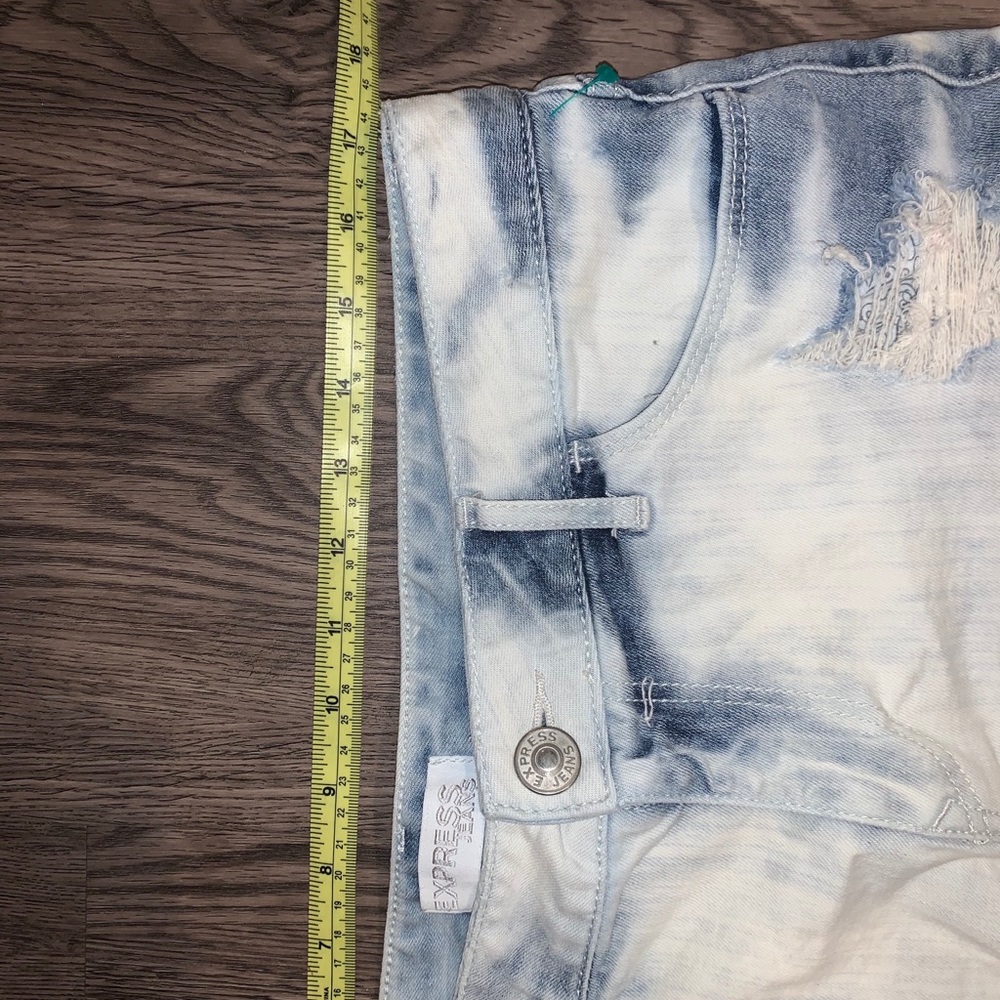 Express Shorts - Picture 9 of 13
